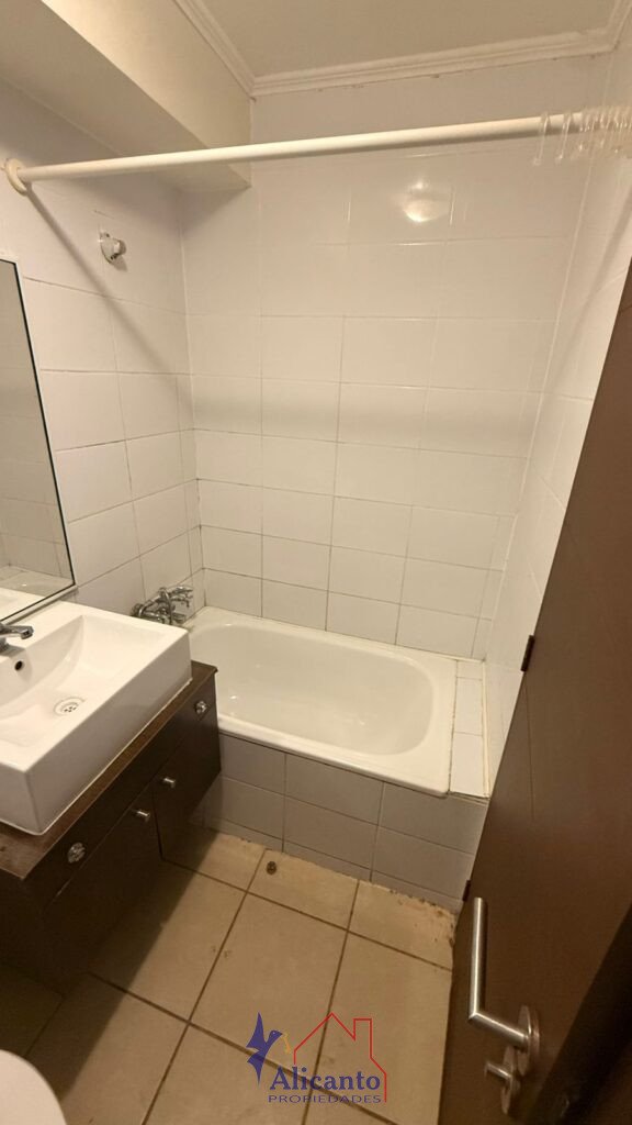 Departamento en Condominio Espacio Uno.